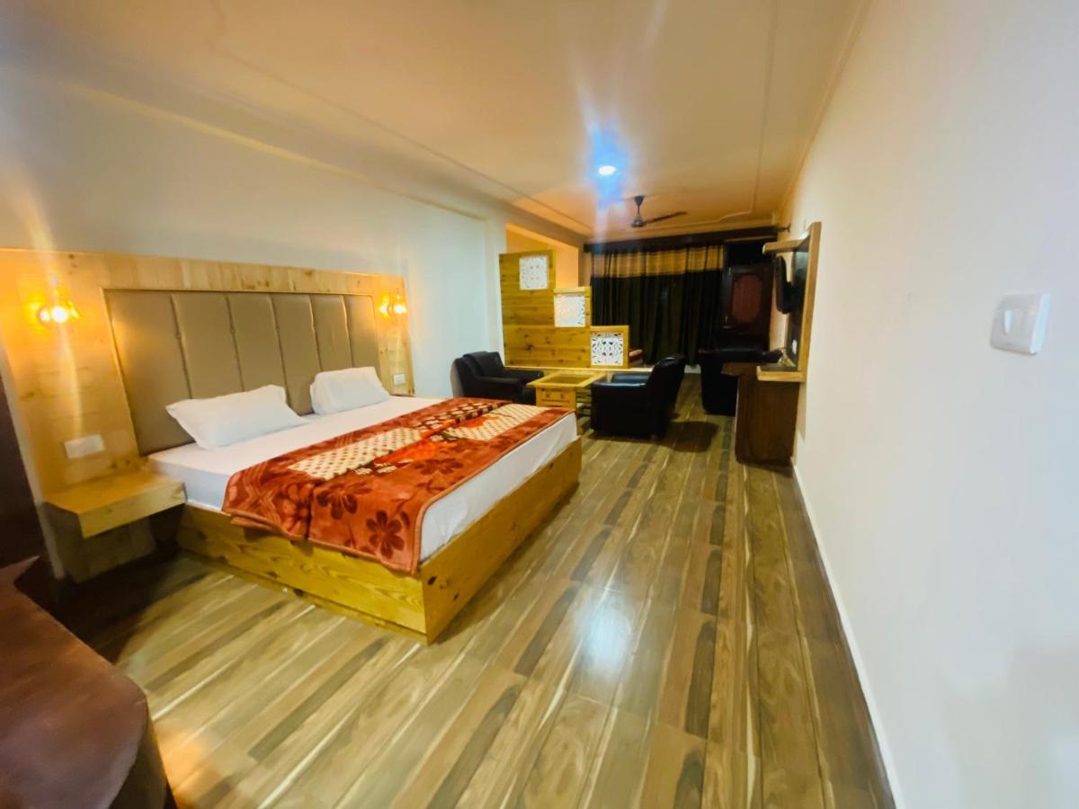 Hotel Hawa Mahal Manāli エクステリア 写真