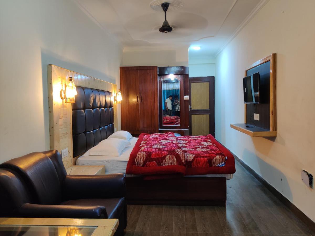 Hotel Hawa Mahal Manāli エクステリア 写真