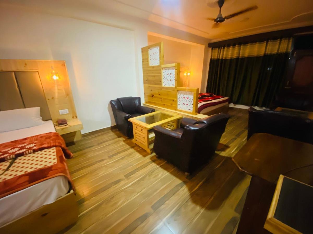 Hotel Hawa Mahal Manāli エクステリア 写真