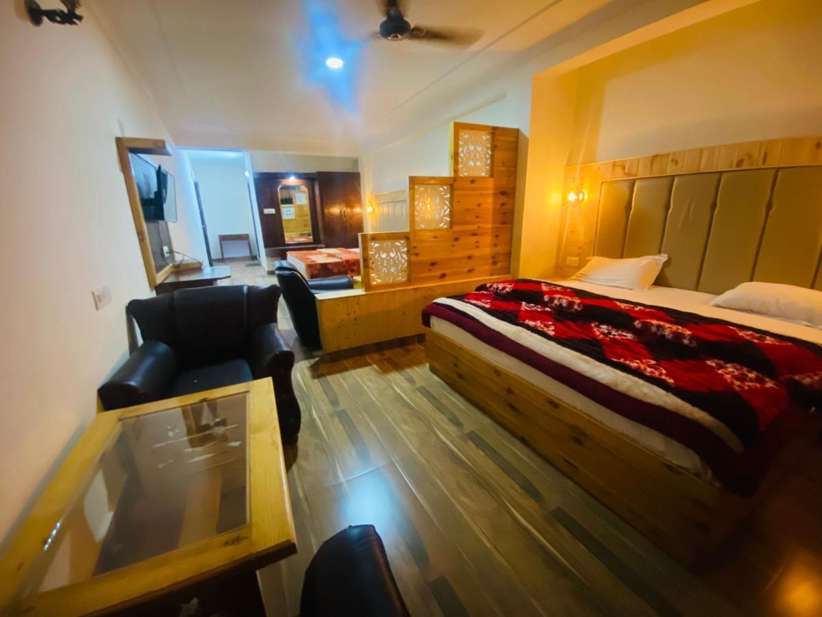 Hotel Hawa Mahal Manāli エクステリア 写真